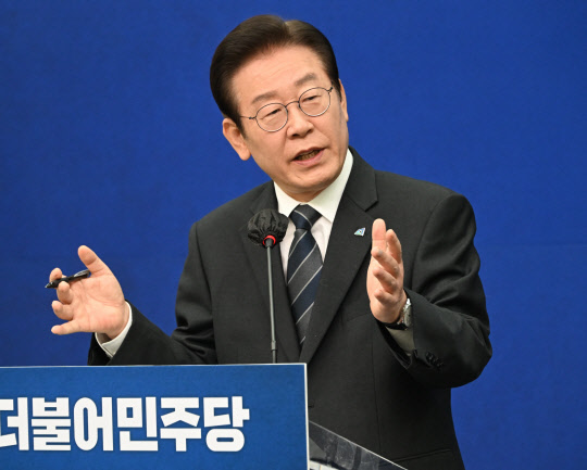 이재명 더불어민주당 대표가 21일 국회 당대표 회의실에서 특별 기자회견을 하고 있다. [연합뉴스]
